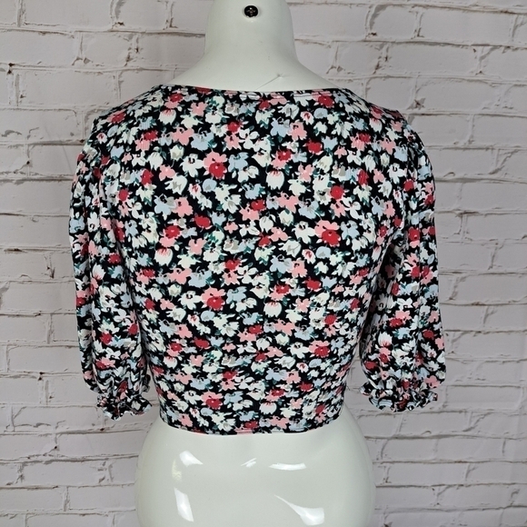 URBAN Outfitters Puff Sleeve Cropped Top - Picture 7 of 12